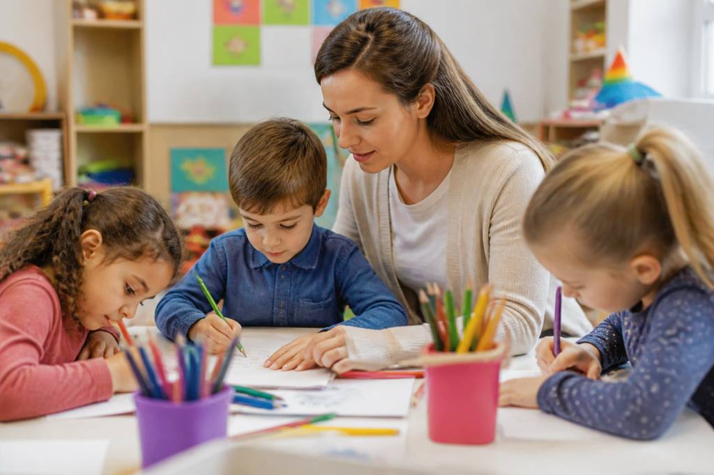 Adjointe d'animation : missions, compétences et formations pour exercer ce métier
